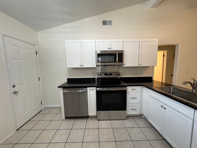 229 E 21st Ave Unit 5