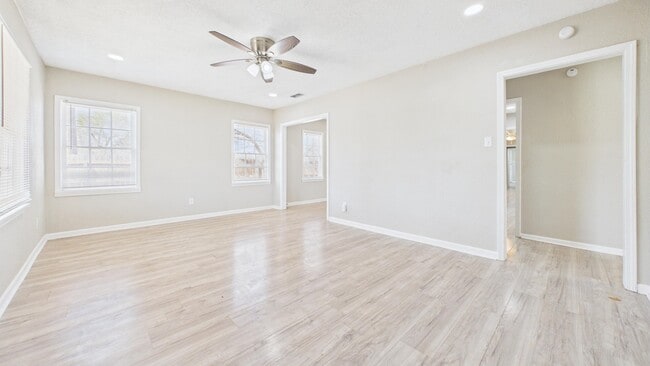 Photo - 2430 31st St