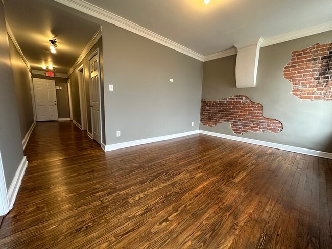 Building Photo - BRICKROAD apts. Unit 203