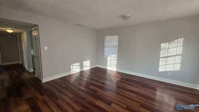 Photo - 628 Canterbury Ave SW