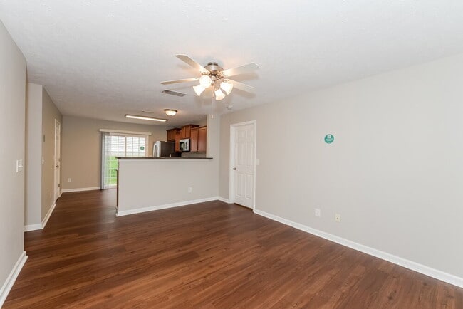 Photo - 925 Birchmill Point S