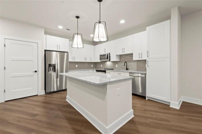 Building Photo - 2648 Sandy Plains Rd Unit 420 Rental