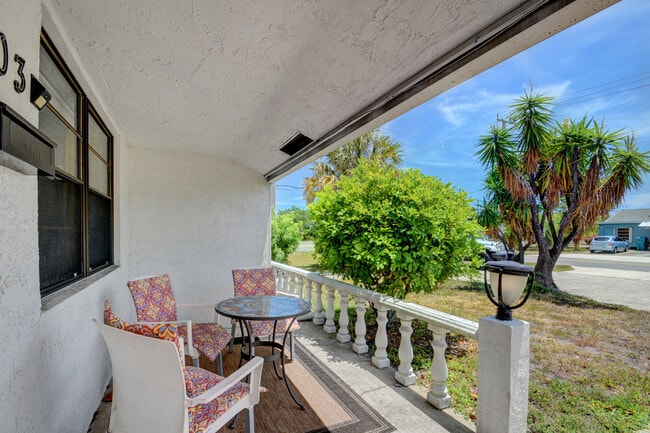 Photo - 103 SW 10th Ave