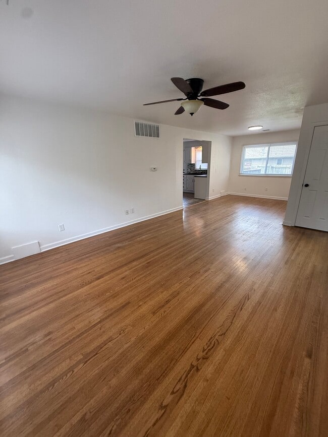 Photo - 612 E Walnut St