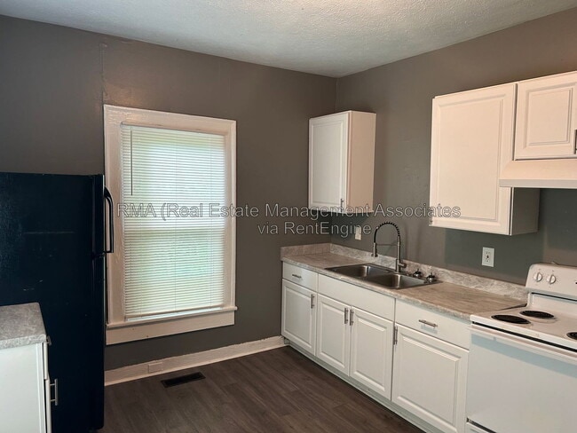 Photo - 205 W Tinsley St