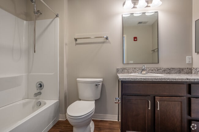 3BR, 2BA - 1,000SF - Primary Bathroom