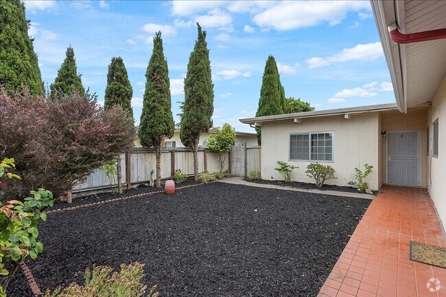 Building Photo - 1154 Otis Dr Rental