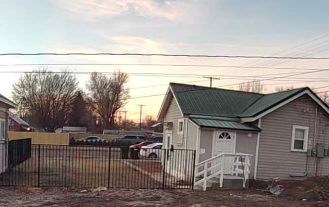 Side View and Front Yard - 320 E 15th St Unit #2