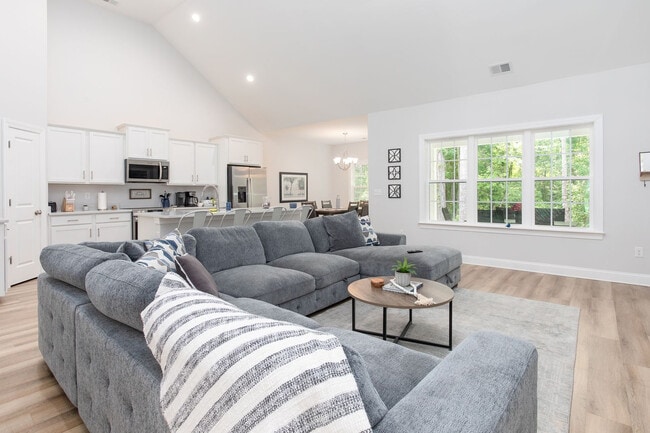 Photo - 279 Navigators Dr Unit ID1325029P