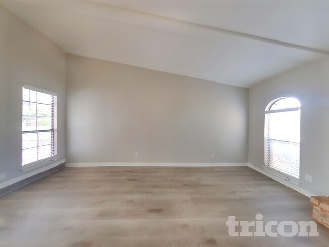 Photo - 414 Hemlock Dr