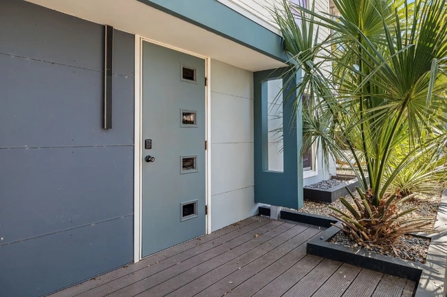 Photo - 603 38th St W