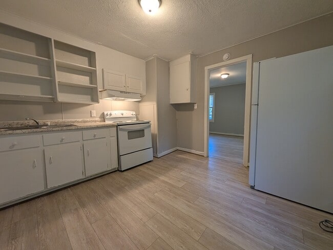 Photo - 304 Bay St