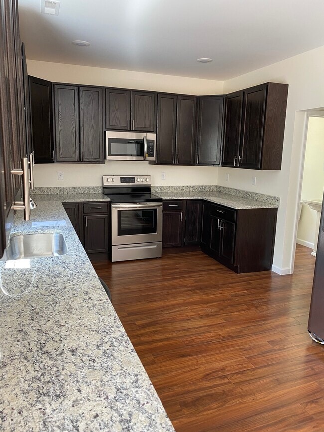 Photo - 5 Red Maple Ln