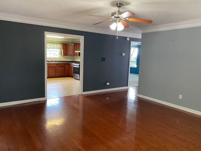 Photo - Knoxville 37931 - 4 bedroom, 2.5 bath home - Contact Susan Calabrese (865) 591-9204