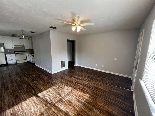 Photo - Spacious Two Bedroom- Close to FSU & TCC Unit H-2