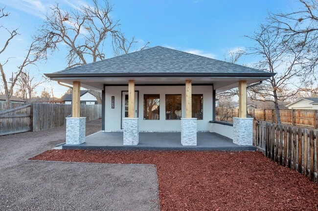 Building Photo - Beautiful 3 Bed 1 Bath Home in Edgewater!