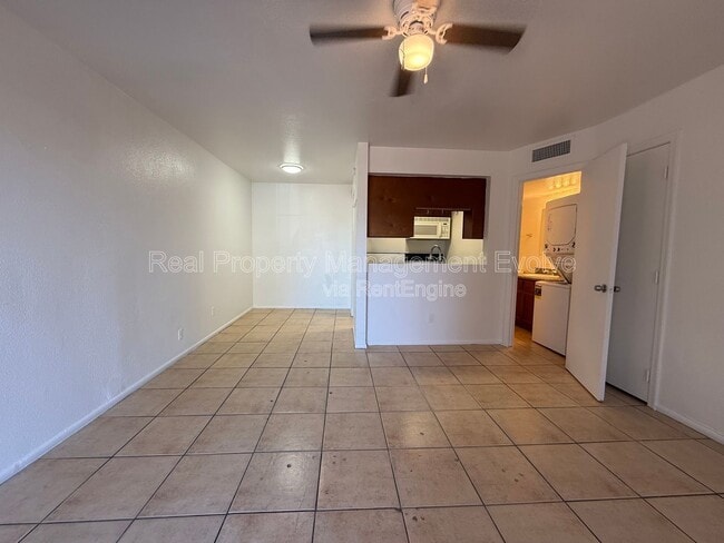 Photo - 8821 N 2nd St Unidad B