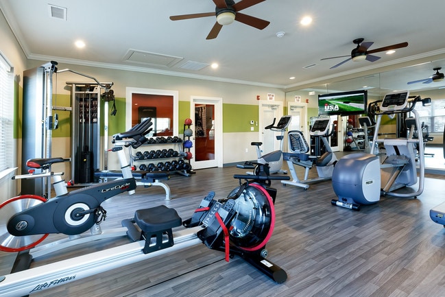 24/7 fitness center with state-of-the-art equipment