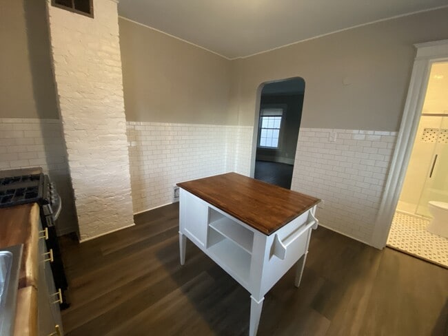 Photo - 243 Richard St Unit Lower