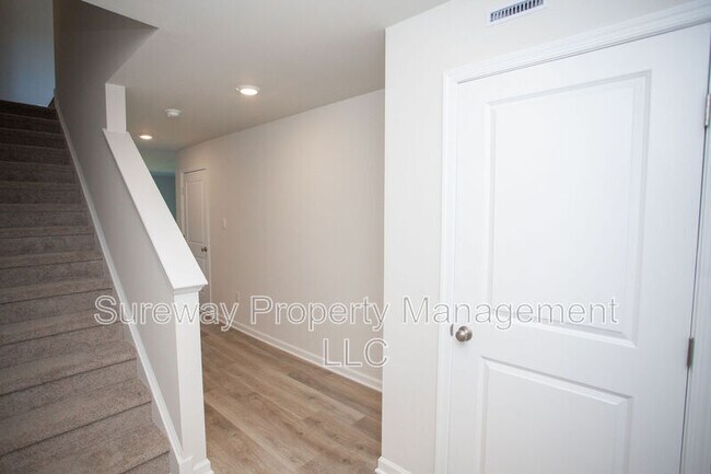 Photo - 218 Macoun Way