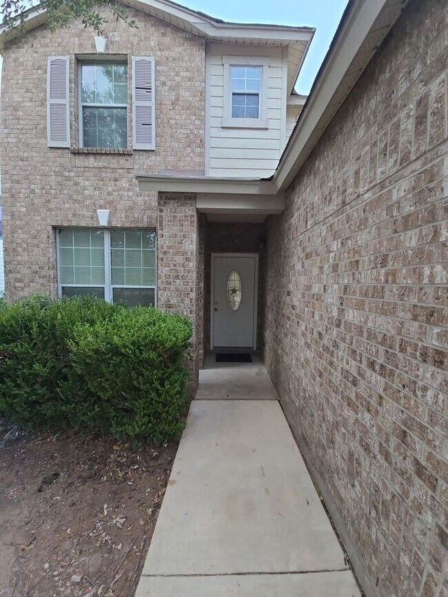 Photo - 205 Windridge Dr N