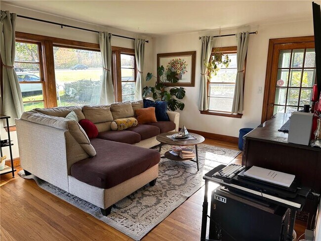 Photo - 749 W Main Rd