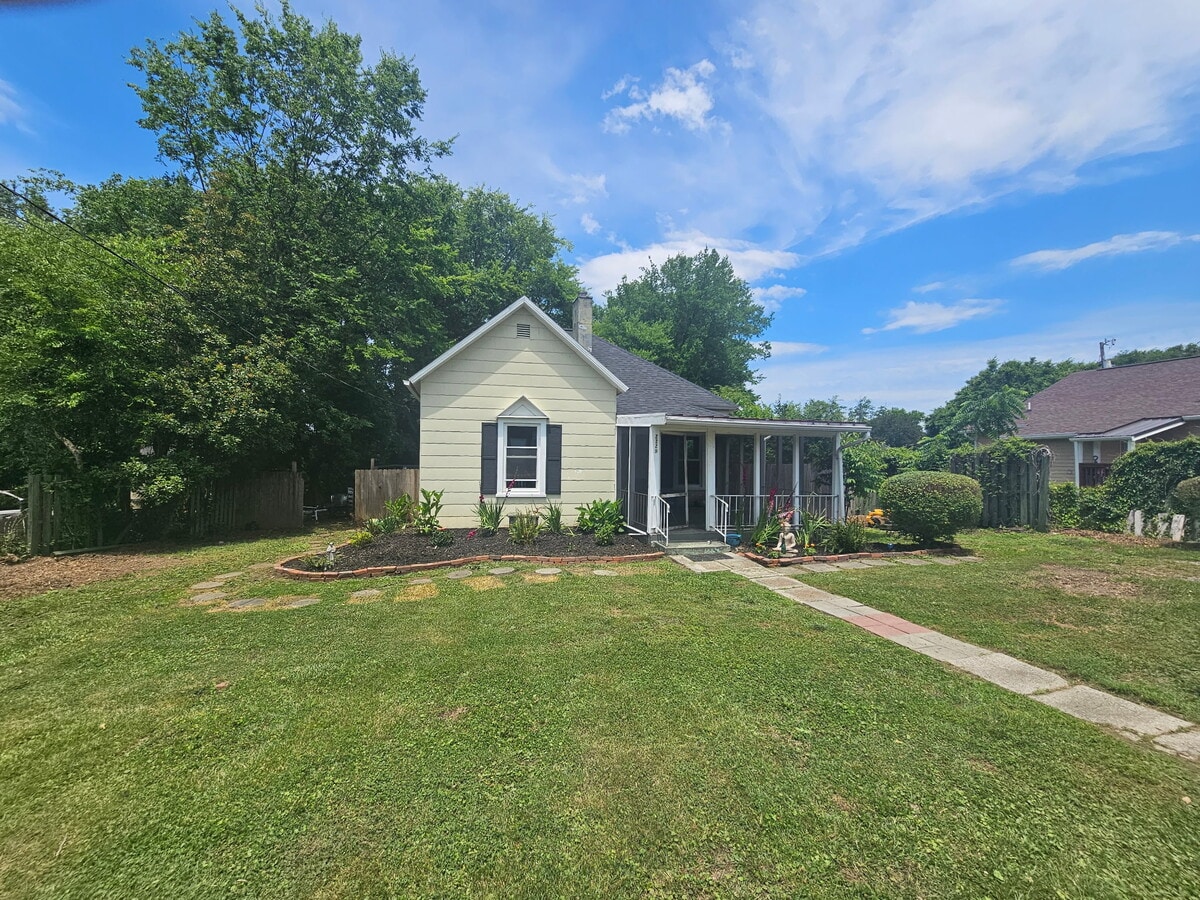 Photo - 2229 Belvoir Ave