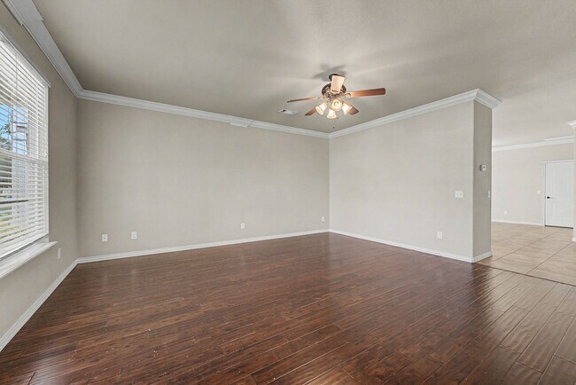 Photo - 592 N Longfellow Ln