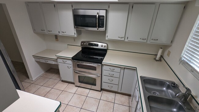 Photo - Beautiful Townhouse - 3 bed & 2 bath in Gr...