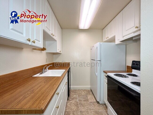 Photo - 1681 N Laurel St Unidad #219