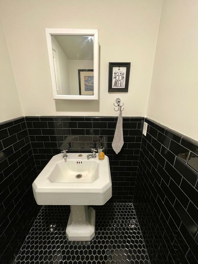 Photo - Cozy 3 Bed, 2 Bath Farmhouse Cottage