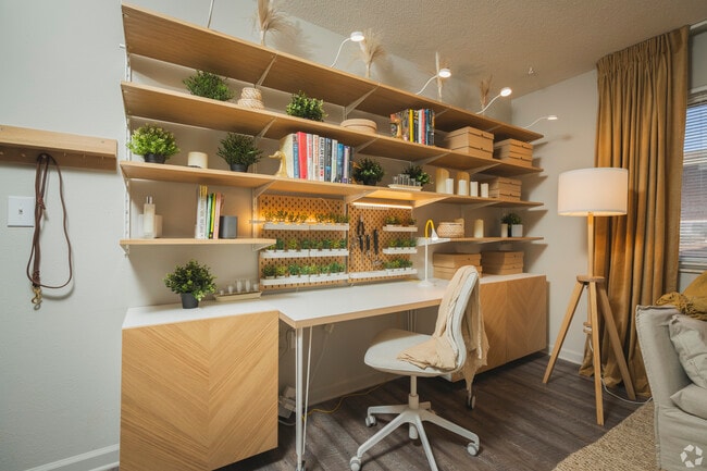 A 2BR, 2BA Premium MODEL APARTMENT- 800SF - Piccadilly West