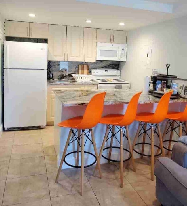 Photo - 700 SE 14th Ct Unit 3