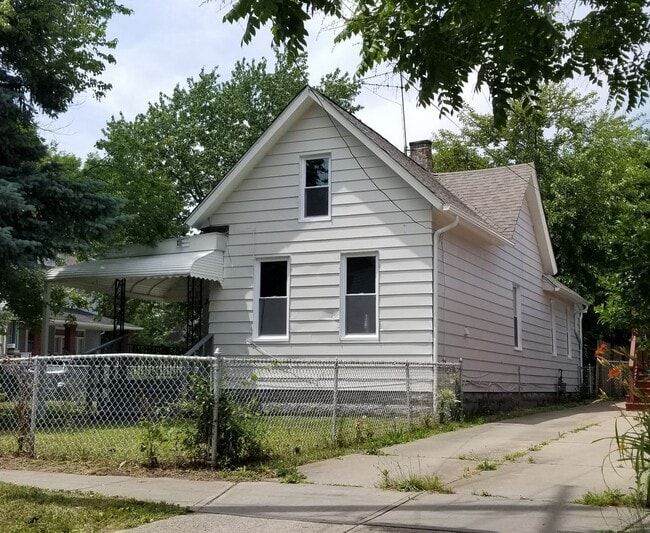 Photo - Clark/Fulton - 4 bed/1 bath - Single Family Home