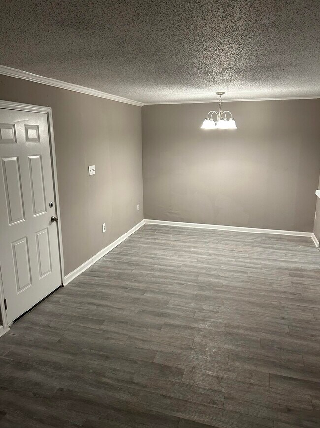 Building Photo - 3635 Chesterwood Dr Unit 75