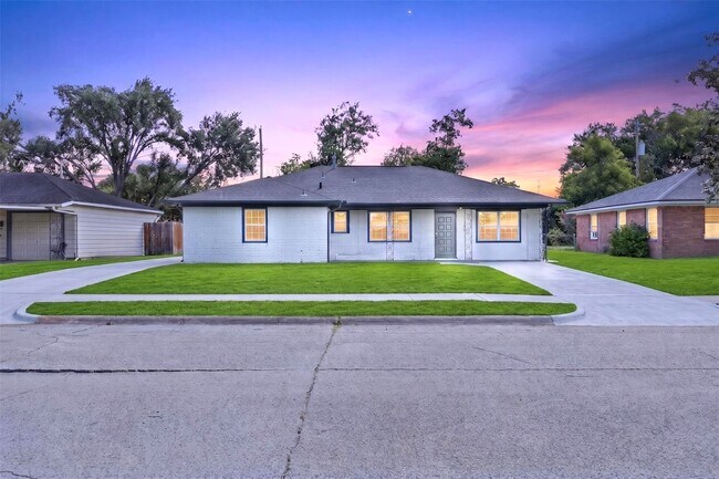 Photo - 1202 Dogwood Dr