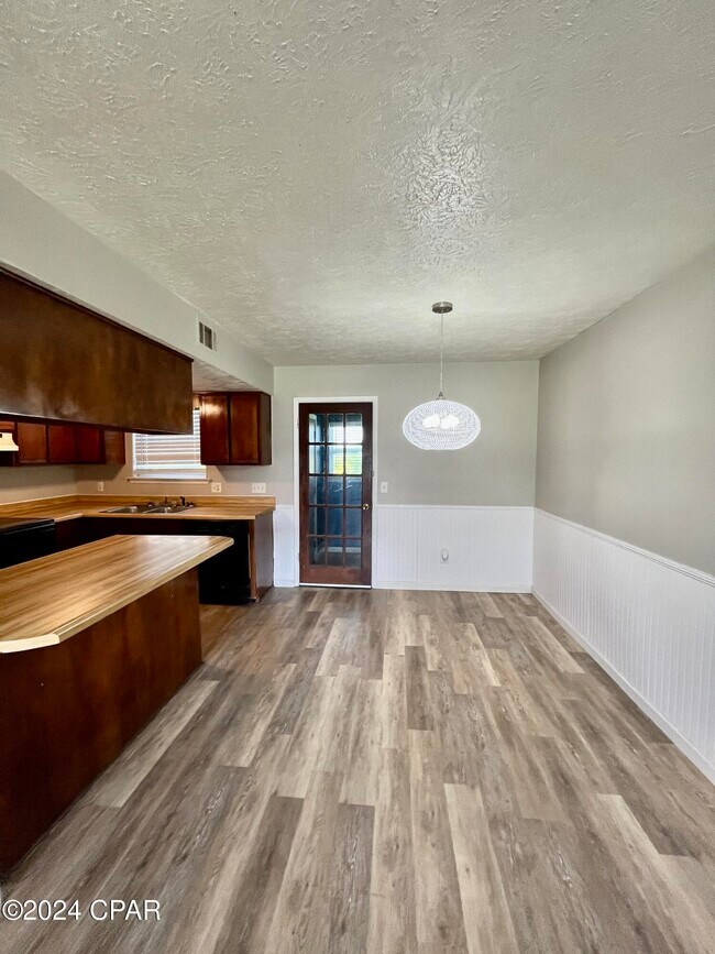 Photo - 130 Cheri Ln