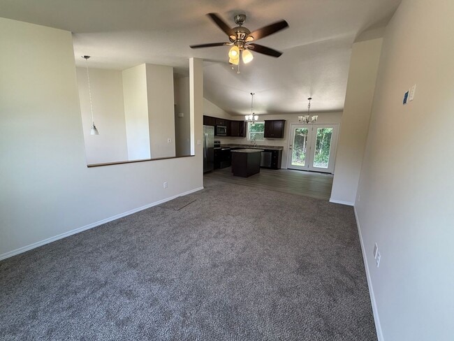 Photo - Beautiful 4 Bedroom!