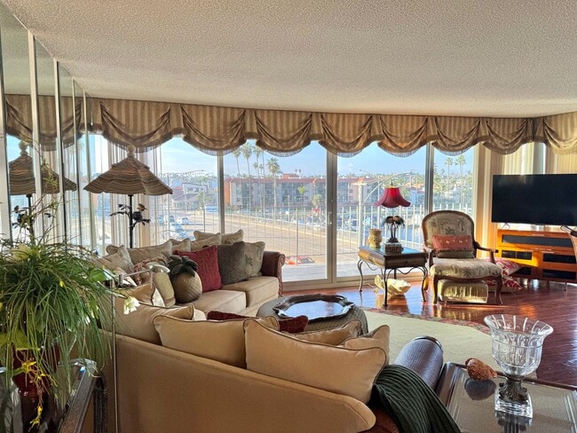 Photo - Waterfront Living in Naples - Furnished 2BD/2BA with Bay Views Unidad 410