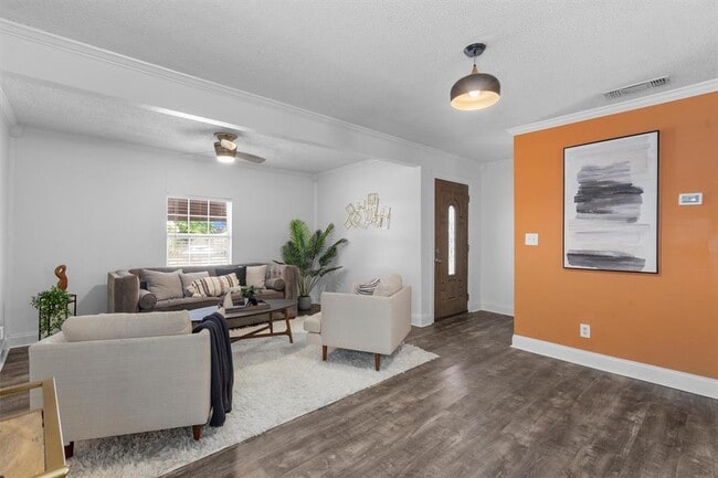 Photo - 1125 Christie Dr