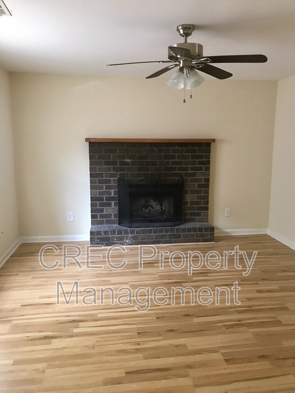 Photo - 205 Weber Rd Unit Apartment H