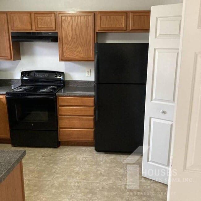 Photo - 18 Whitethorn Ln