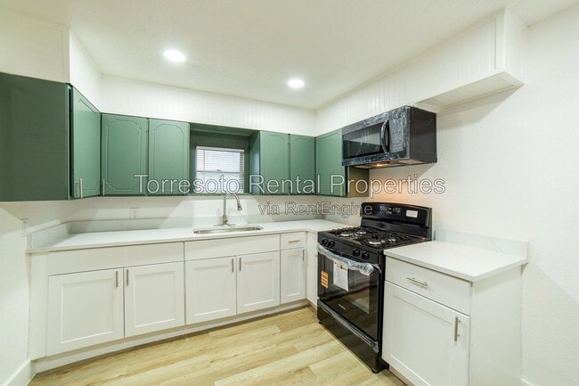 1539 Santa Monica St