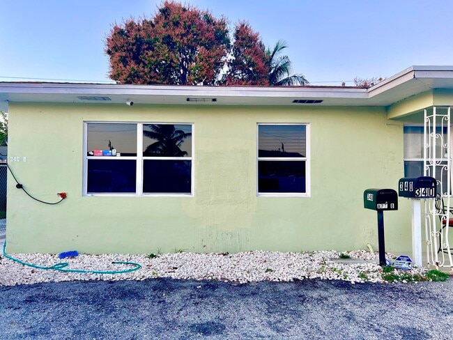 Photo - 340 W Blue Heron Blvd