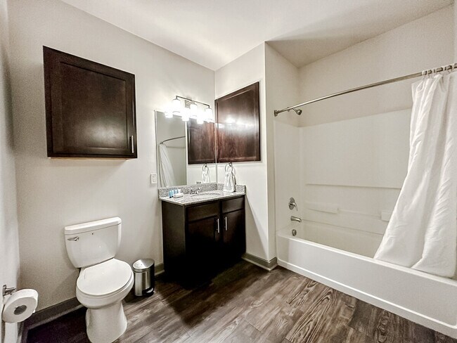 Photo - 111 E 4th St Unidad SI ID1036784P