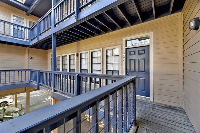 Photo - 711 W 21st St Unit 204