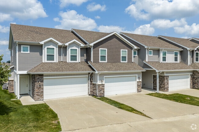 Building Photo - Village at The Grove Townhomes