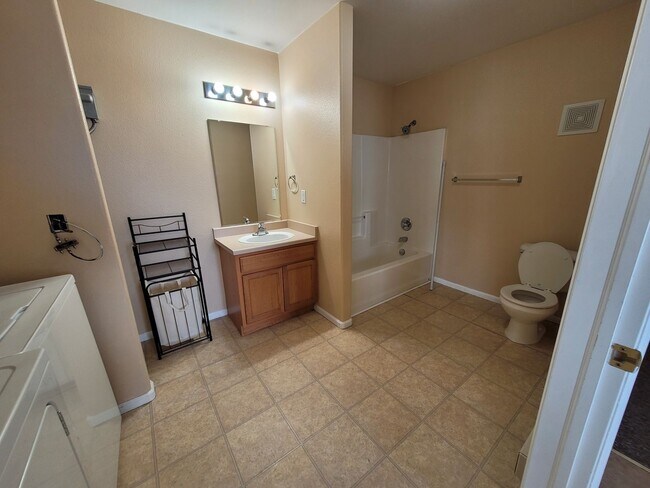 Photo - 912 E Symons St Unit B