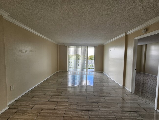 Building Photo - 15600 NW 7th Ave Rental