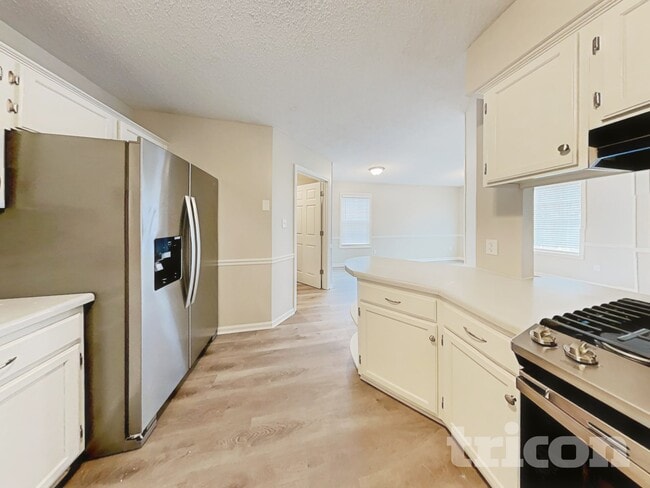 Photo - 437 Bradford Cir